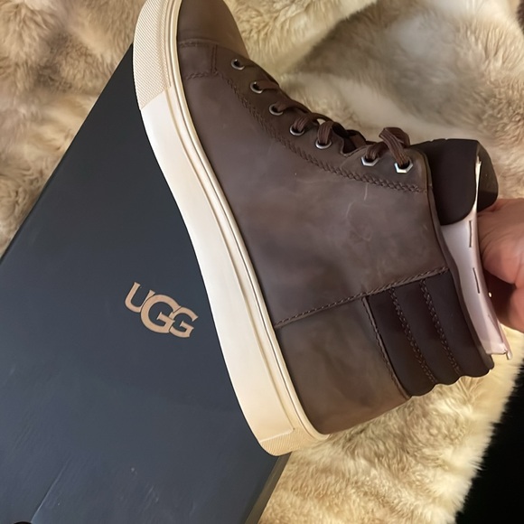 NIB Men's UGGS - Picture 3 of 7
